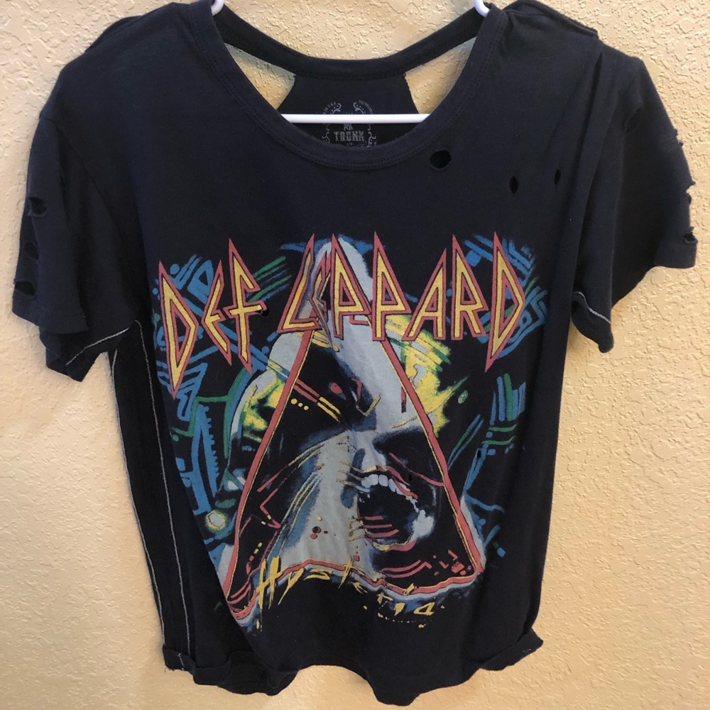 Distressed Def Leppard shirt